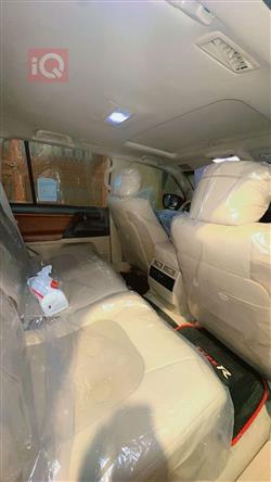 تۆیۆتا لاند کروزەر